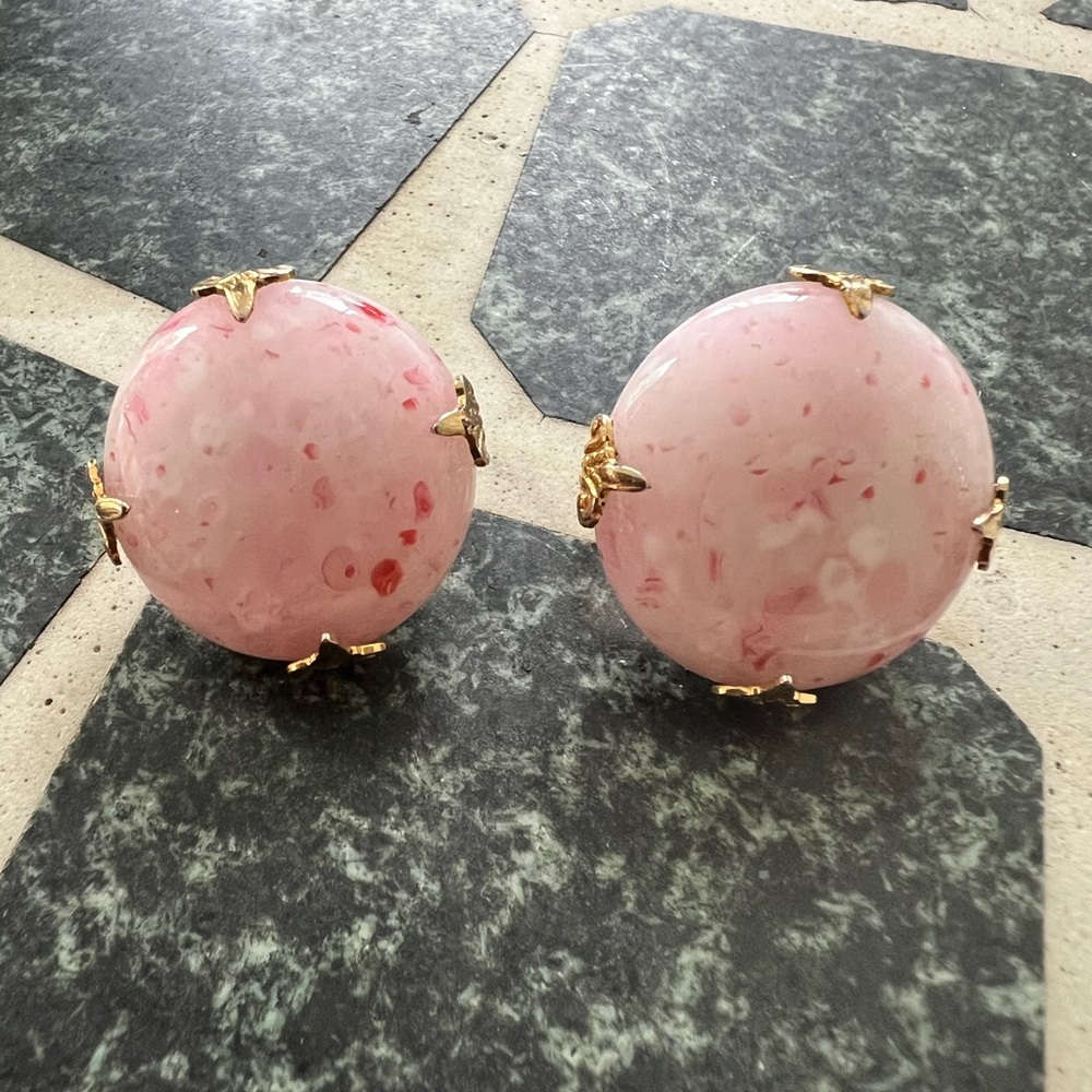 Vintage Vogue blush pink glass dark pink flecks clip gold tone prong earrings